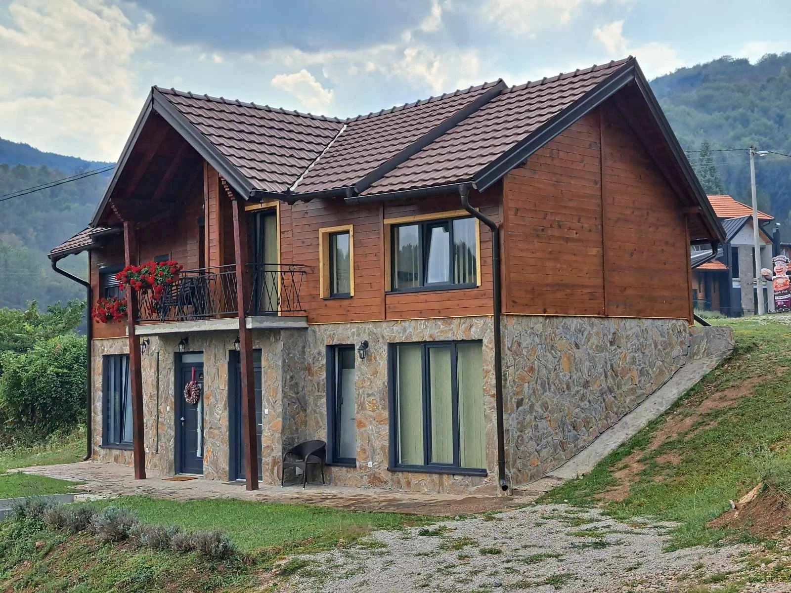 Entire · RentSerbia
